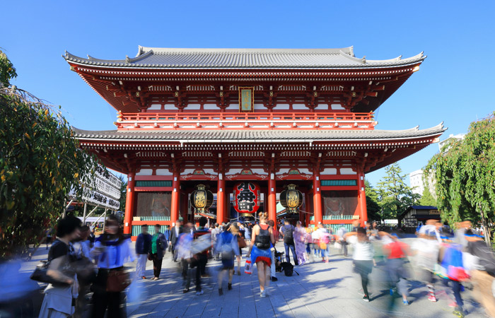 浅草寺と観光客