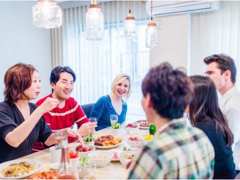 いろいろな国の料理を教え合ううちに料理が楽しくなります