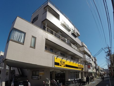 1階が自転車屋さんの4階部分です。専用屋上有り!!