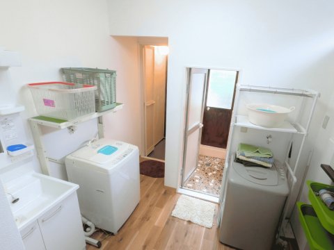 洗面所、洗濯機2台（無料）