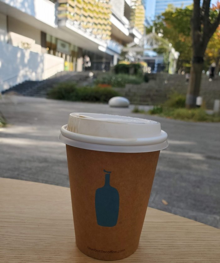 ハウスからすぐのニュウマン横浜で
ブルーボトルコーヒーが楽しめます
みなとみらいのブルーボトルも近い
のでいってきました(*^▽^*)☆