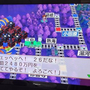 スーパーカーのあるハウスす～ごい
遊びに行ってみたいなぁ(*^▽^*)☆♪

うちは大きな個室に大きなテレビが
ついてるだけだけど(^-^; 汗

そして…またまた桃鉄タ～イム(#^^#)
ヤバい…また…キングボンビーじゃん 泣