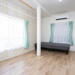 201号室7.2畳39,800円かなり広いお部屋です。窓も２面♪