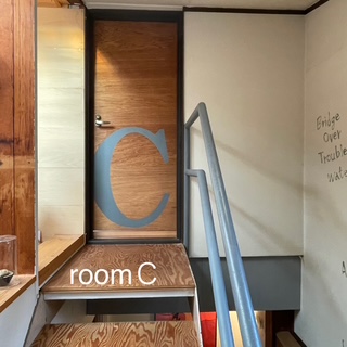 roomC