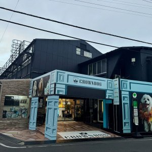 大きな門が目印です。
