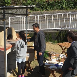 起業家シェアハウスFespa京都はカップル・家族向けの60㎡のアパートメントがあるため、子育て中の家族も大歓迎です。
ポジティブな大人たちに囲まれて、英語の飛び交うグローバル環境に身をおくことで質の高い子育てにつながっていると大好評です♪(´▽｀)