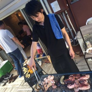起業家シェアハウスFespa京都はカップル・家族向けの60㎡のアパートメントがあるため、子育て中の家族も大歓迎です。
ポジティブな大人たちに囲まれて、英語の飛び交うグローバル環境に身をおくことで質の高い子育てにつながっていると大好評です♪(´▽｀)