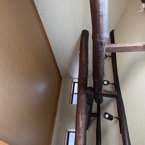 ハイジの部屋のような屋根裏部屋です。柱や梁がありますが、床面積は広いのでお好きな方に使っていただきたいです。