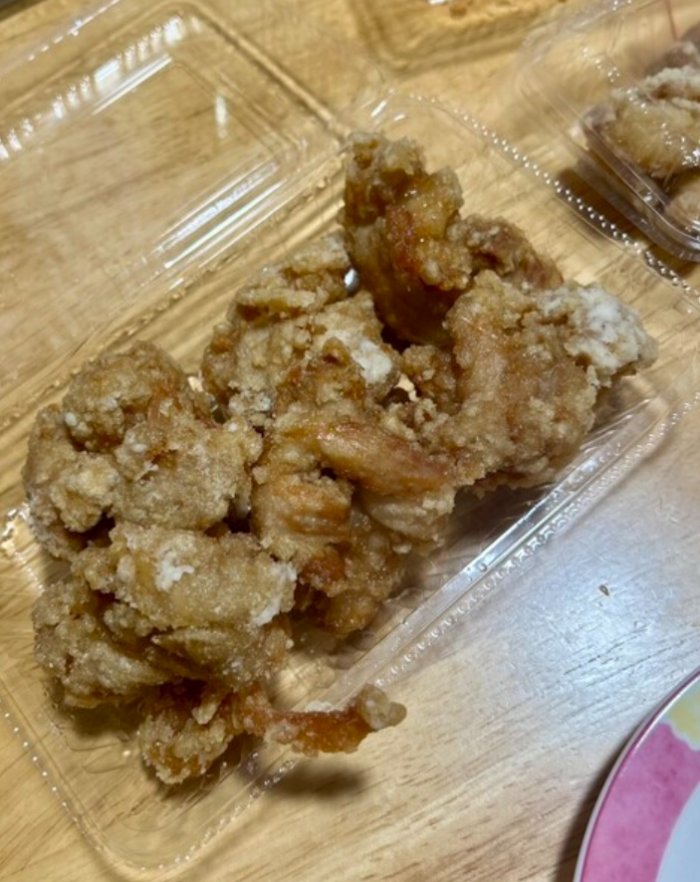 横浜・星川駅徒歩3分の「高良屋」さんです！テレビ東京『家ついて行ってイイですか？』で紹介された惣菜店になりますので、ぜひハウスに住まわれた際はご賞味ください♪