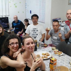 フランス語と英語の身につくシェアハウスでは、留学エージェントと提携することでフランス人比率50%という環境を実現しています。

自然とフランス語と英語が共通語になるので、どちらも身につけたい方にはピッタリです♪(´▽｀)

現在お手伝いをすることで月額2万円安く入居できるお仕事付き入居も募集中です。
https://irodorifactory.com/french_recruit/