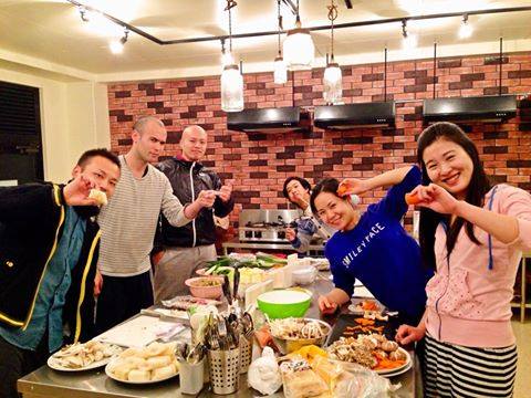 日本にいながら留学生活！
外国人比率50%×週2回英会話レッスン×国際交流パーティーと、日本にいながら英語漬け環境に身を置くことで英語特訓のできるシェアハウスです。
★現在『初期費用70000→35500円』キャンペーン中
ぜひこの機会にお得にご入居ください♪(´▽｀)