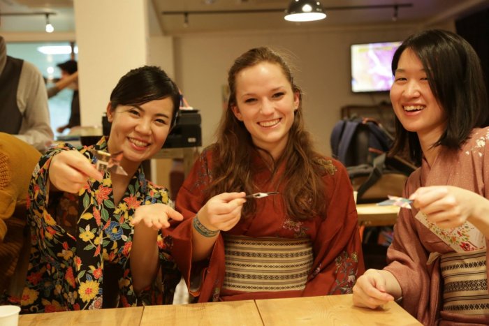 日本にいながら留学生活！
外国人比率50%×週2回英会話レッスン×国際交流パーティーと、日本にいながら英語漬け環境に身を置くことで英語特訓のできるシェアハウスです。
★現在『初期費用70000→35500円』キャンペーン中
ぜひこの機会にお得にご入居ください♪(´▽｀)