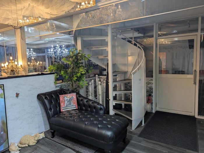 お洒落な螺旋階段から御部屋へ
